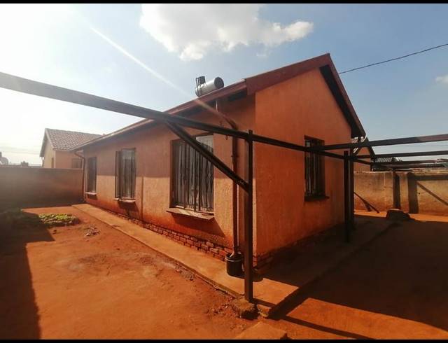 3 BEDROOM HOUSE FOR SALE IN CLAYVILLE